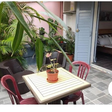 Appartements Et Chambres En Coeur De Ville Saint-Denis - Entree Autonome - Check In 14H30- Exteriör bild