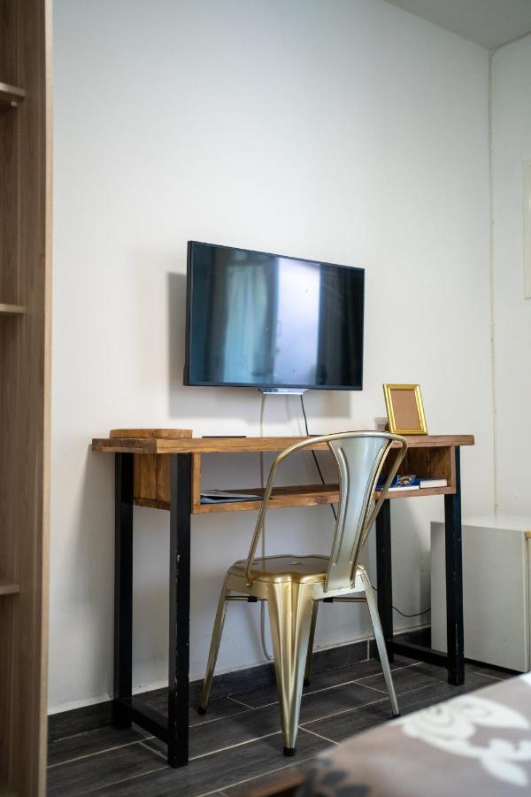 Appartements Et Chambres En Coeur De Ville Saint-Denis - Entree Autonome - Check In 14H30- Exteriör bild