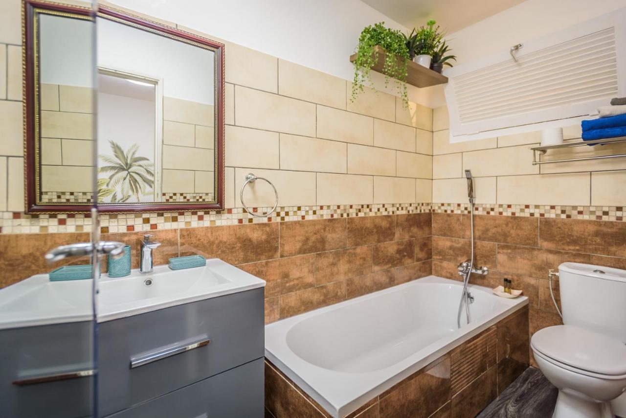 Appartements Et Chambres En Coeur De Ville Saint-Denis - Entree Autonome - Check In 14H30- Exteriör bild